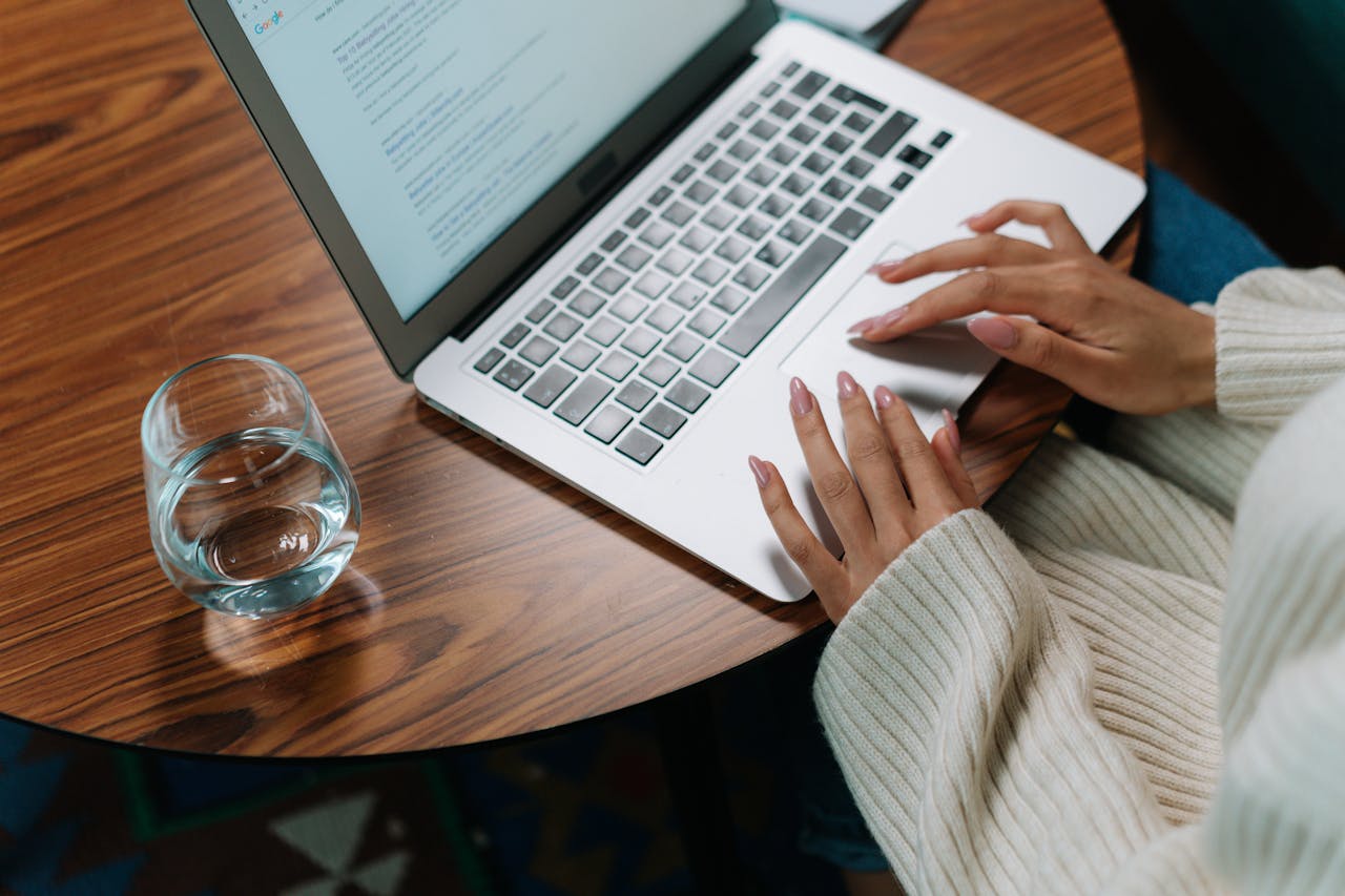 With a press of your Mac’s Space bar, you can use Quick Look to preview the contents of nearly any selected file, saving you time looking for the right file, comparing files, evaluating photos, and more. Try it in apps other than the Finder, too! | CreativeTechs.com