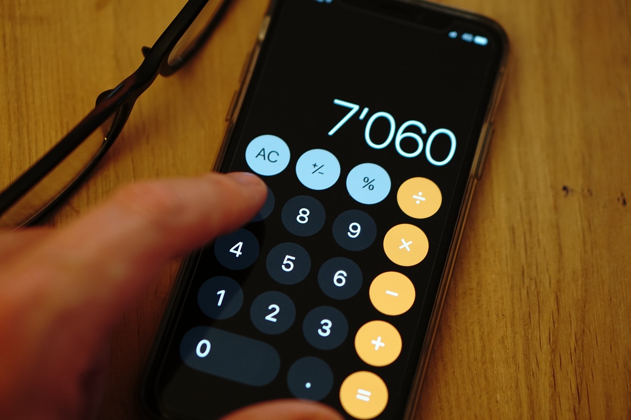 Did you know that Apple’s Calculator app can repeat the last operation when you press = multiple times, which is helpful for tasks like calculating compound interest? Although this feature had briefly disappeared, it’s back now. | CreativeTechs.com